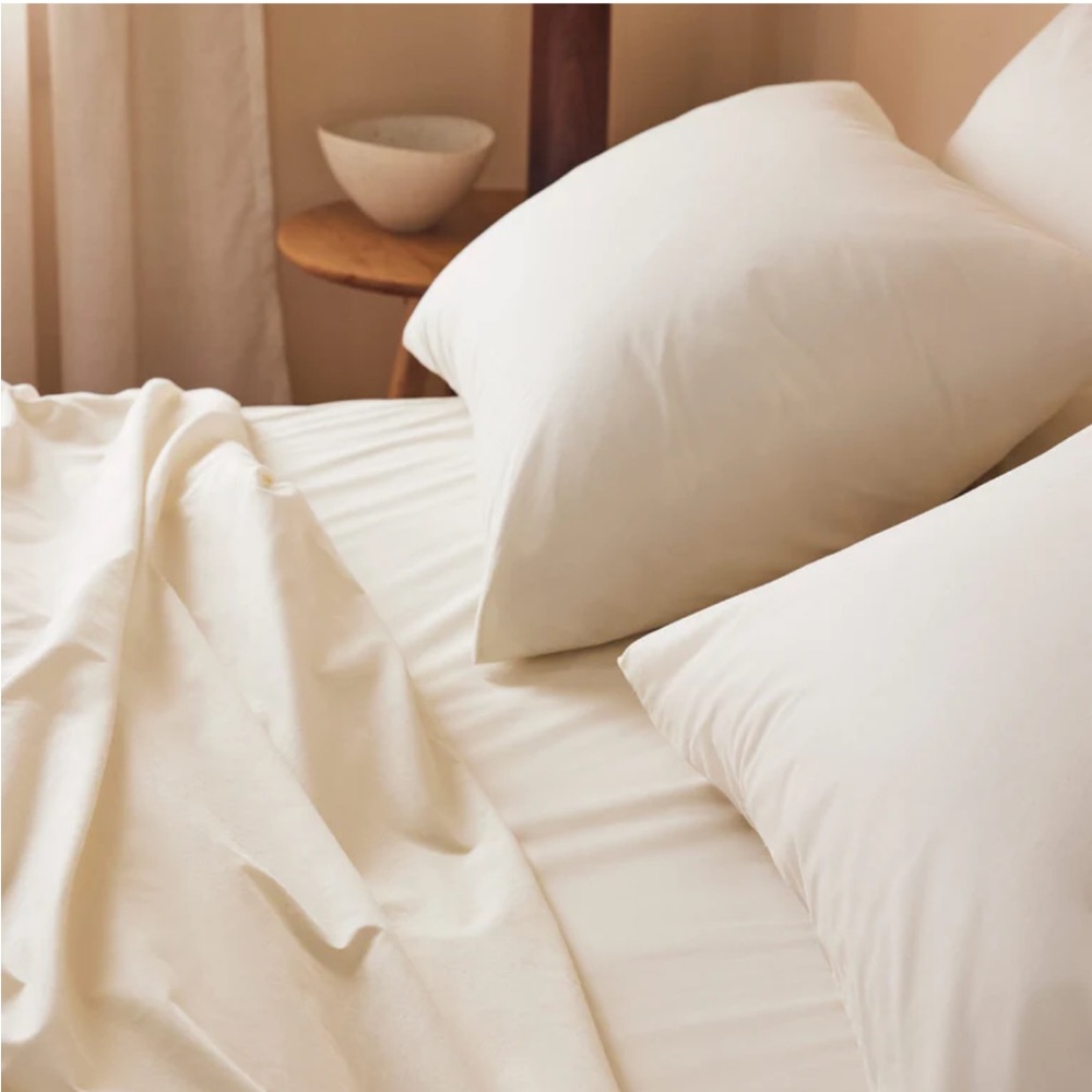 Brooklinen luxe sateen core sheet set cream king